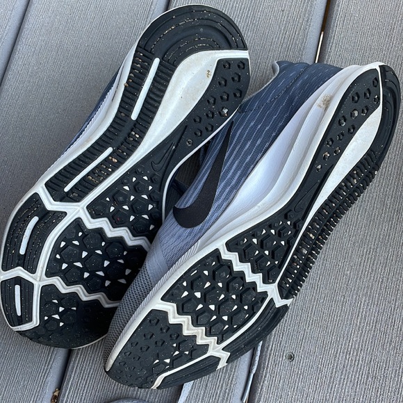 Nike Running Shoes - Picture 5 of 6